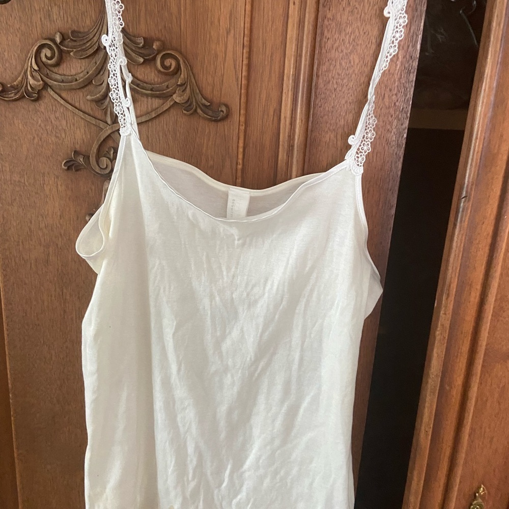 Hanro camisole with lace adjustable straps